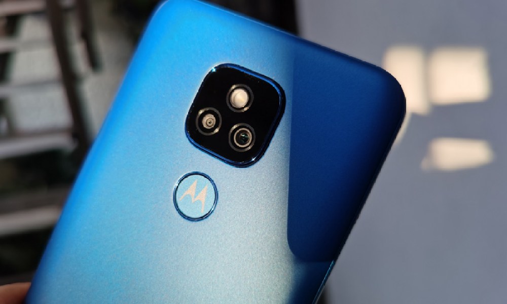 Detalle de la óptica principal del Moto E7 Plus