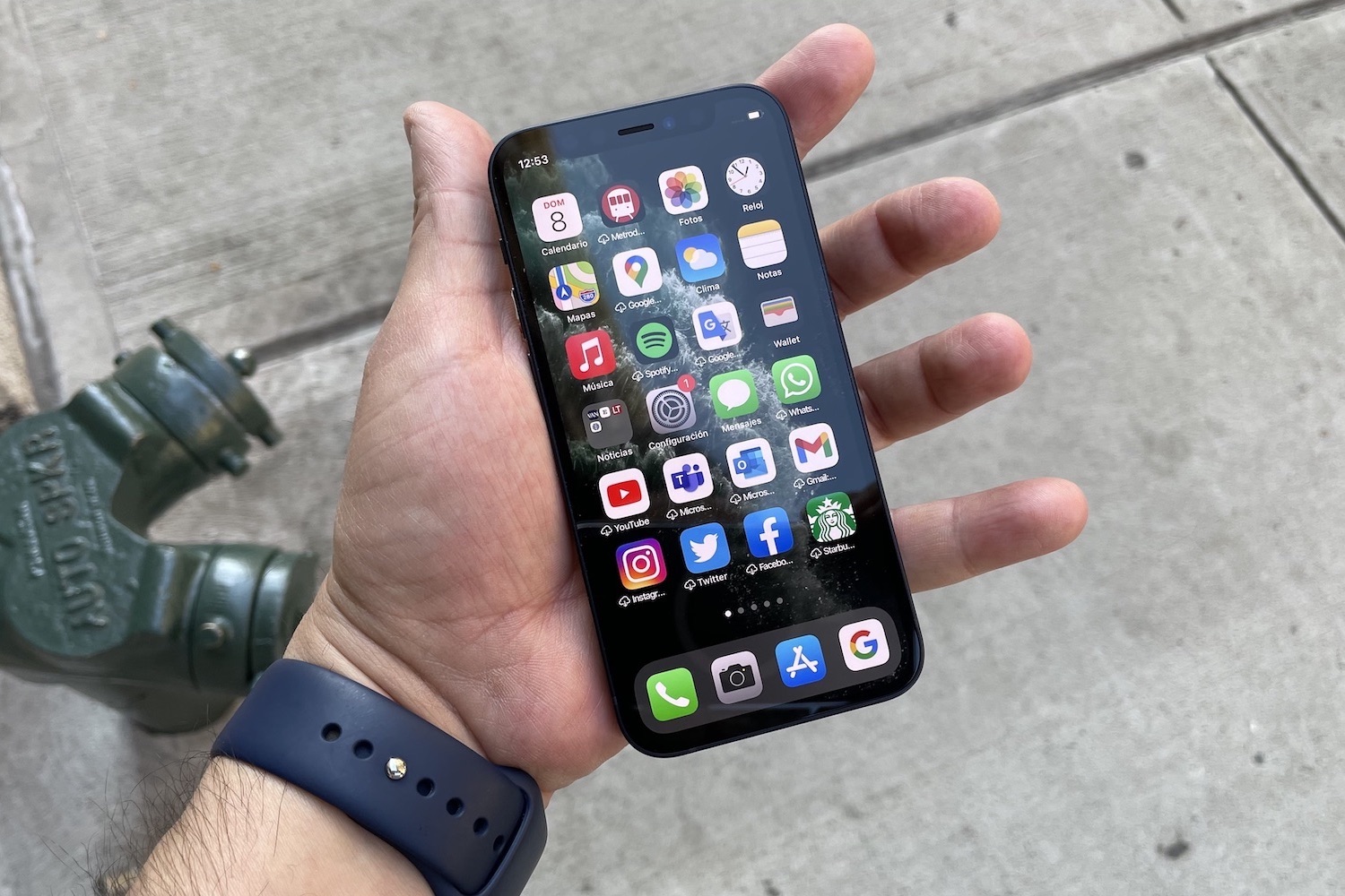 Review: iPhone 12 mini, experiencia completa en tamaño práctico