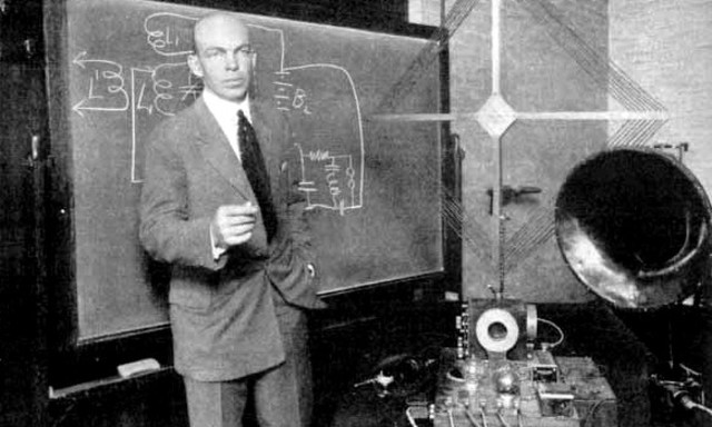Edwin Armstrong patentó en 1933 la frecuencia modulada FM, que hoy sigue siendo un estándar de la radio