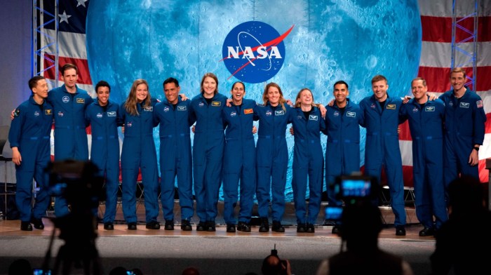 La imagen muestra a los astronautas del programa Artemisa que busca llegar a la Luna en 2024.