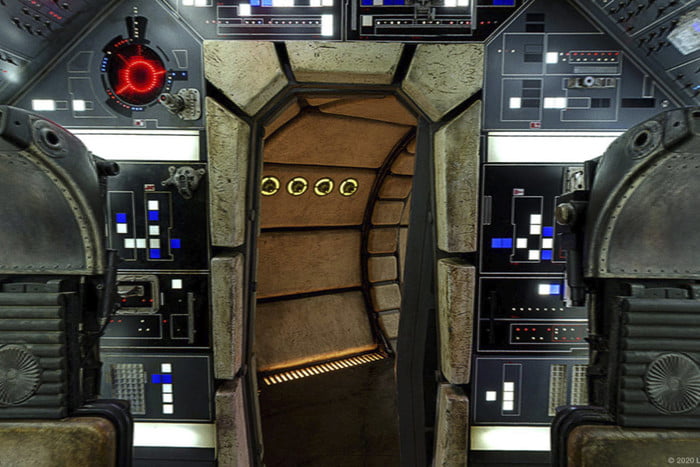 Cabina del Halcón Milenario de Star Wars, uno de los mejores lugares para encontrar fondos virtuales en Zoom