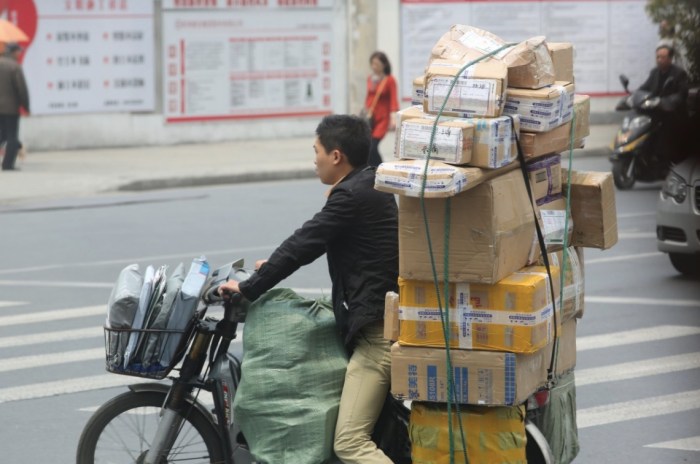 Miles de publicaciones en la red social Weibo denuncian extenuantes jornadas laborales bajo la etiqueta #996