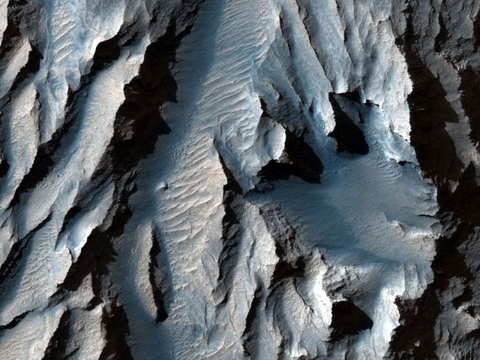 Imagen del Valle del Marinero tomada por la cámara HiRISE del Orbitador de Reconocimiento de Marte