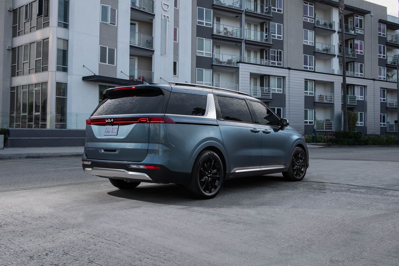 Kia Carnival 2022 side rear