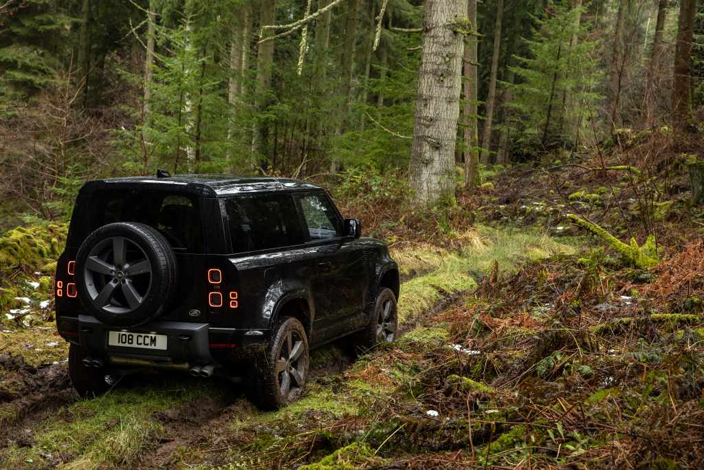 Land Rover Defender V8 2022 side rear