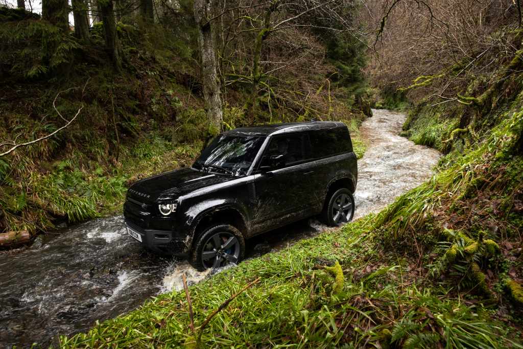 Land Rover Defender V8 2022 side