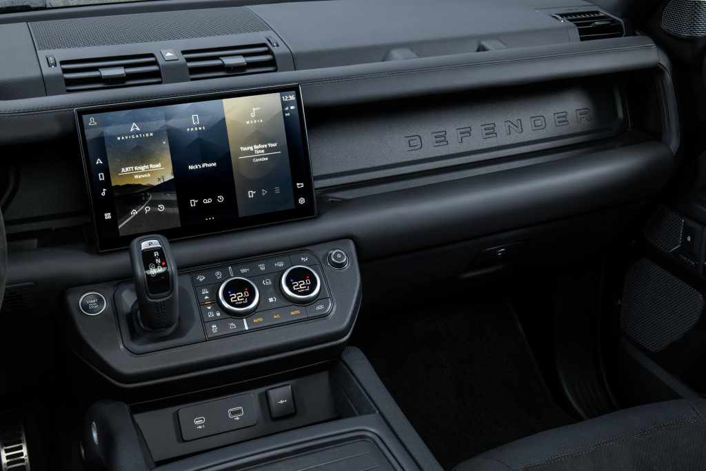 Land Rover Defender V8 2022 infotainment