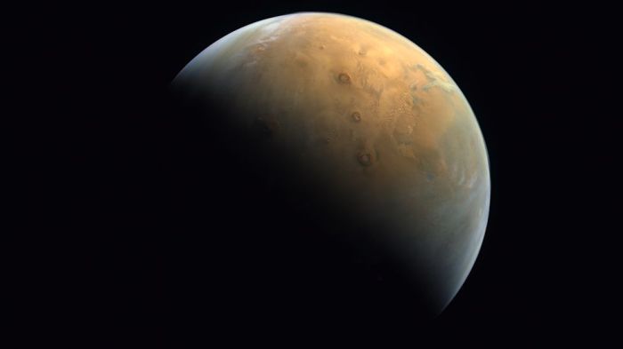 Primera fotografía de Marte de sonda emiratí Al Amal
