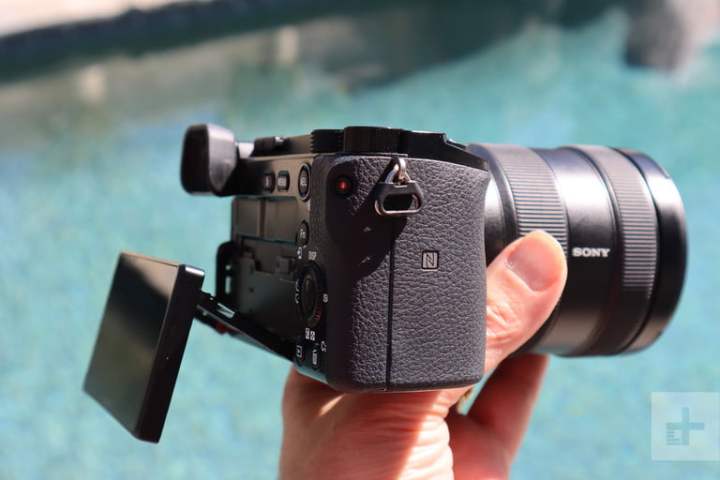 Cámara Sony A6100, una de las mejores cámaras sin espejo