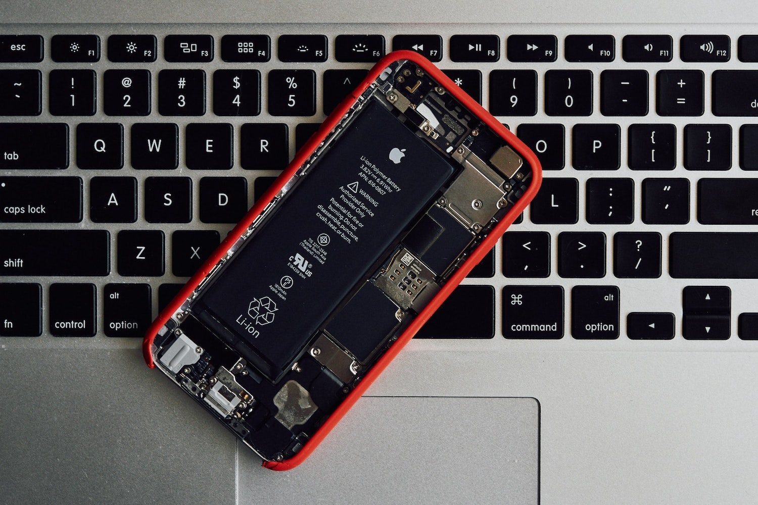 Comprar batería de iPhone 6S a precio original para cambiar