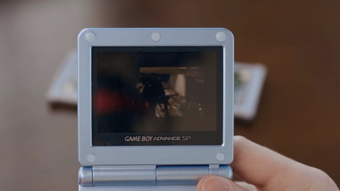 Un aficionado comprimió Tenet en cinco cartuchos de video para Game Boy Advance