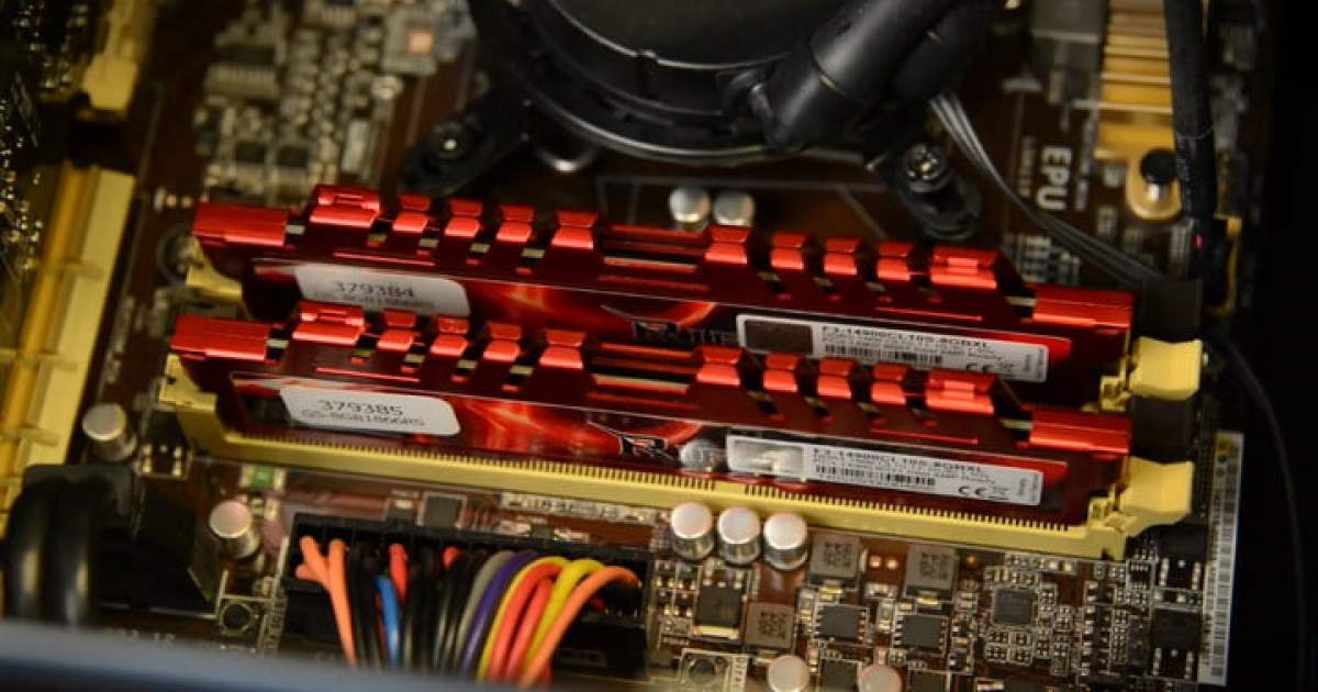 Preconcepción vacío Tomar medicina Cómo instalar una memoria RAM en tu PC de escritorio | Digital Trends  Español