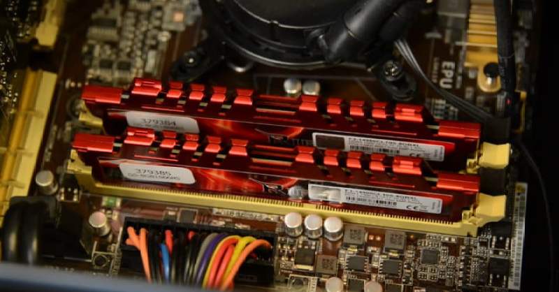 Pantano Edad adulta Alegrarse Cómo instalar una memoria RAM en tu PC de escritorio | Digital Trends  Español