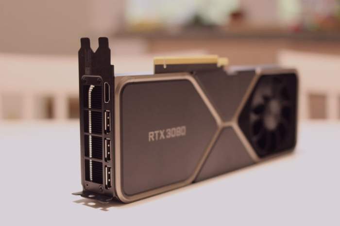 Tarjeta de video RTX 3030 sobre una superficie para conocer todo acerca de BAR ajustables de Nvidia