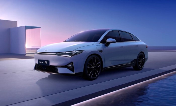 Una imagen del Xpeng P5, un automóvil eléctrico diseñado en China