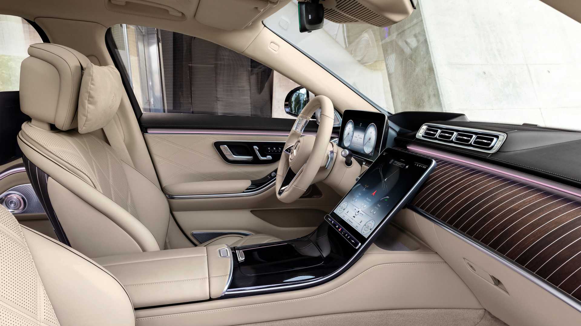 2022 Mercedes-Benz Maybach S680 interior