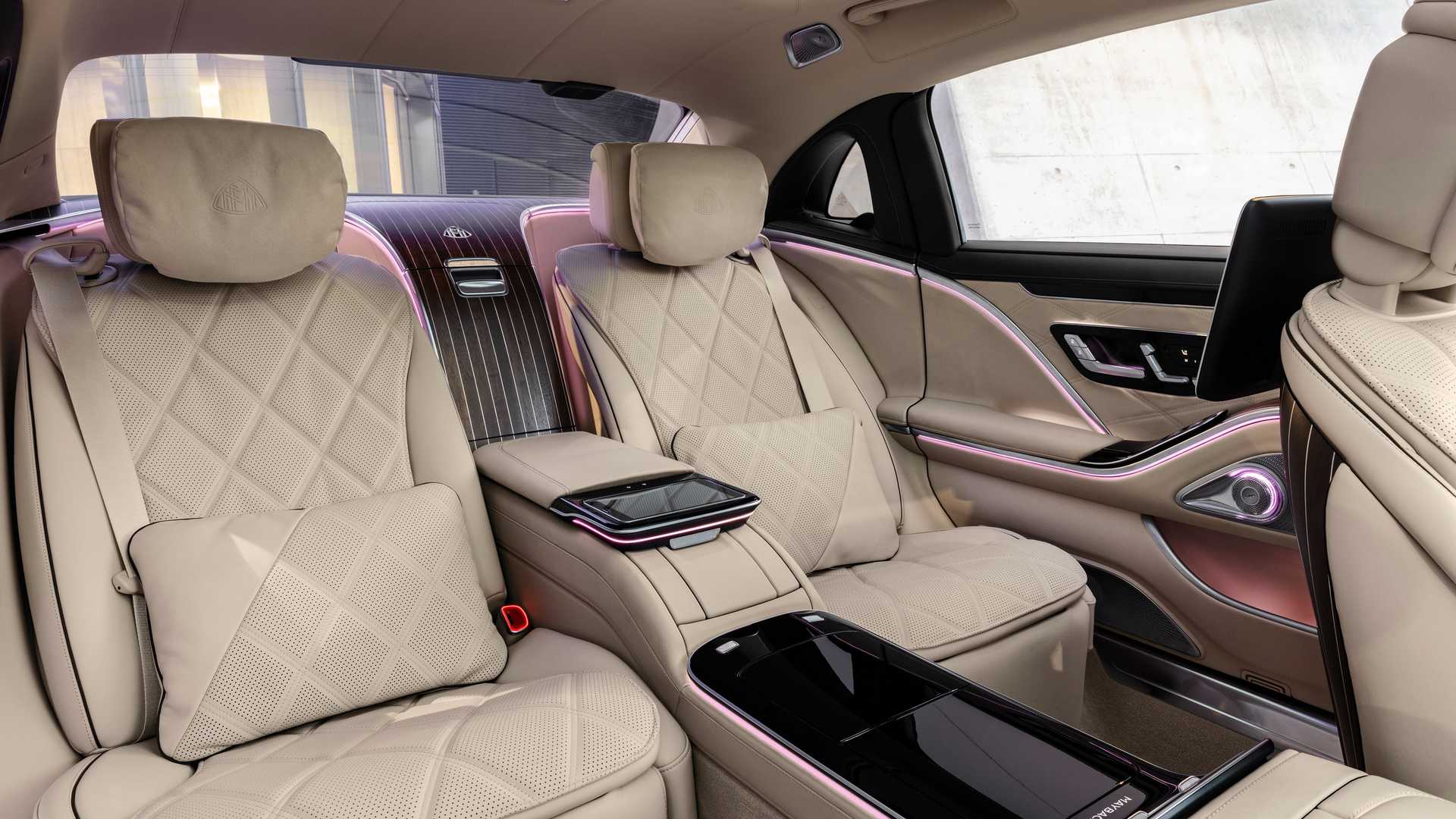 2022 Mercedes-Benz Maybach S680 rear seats