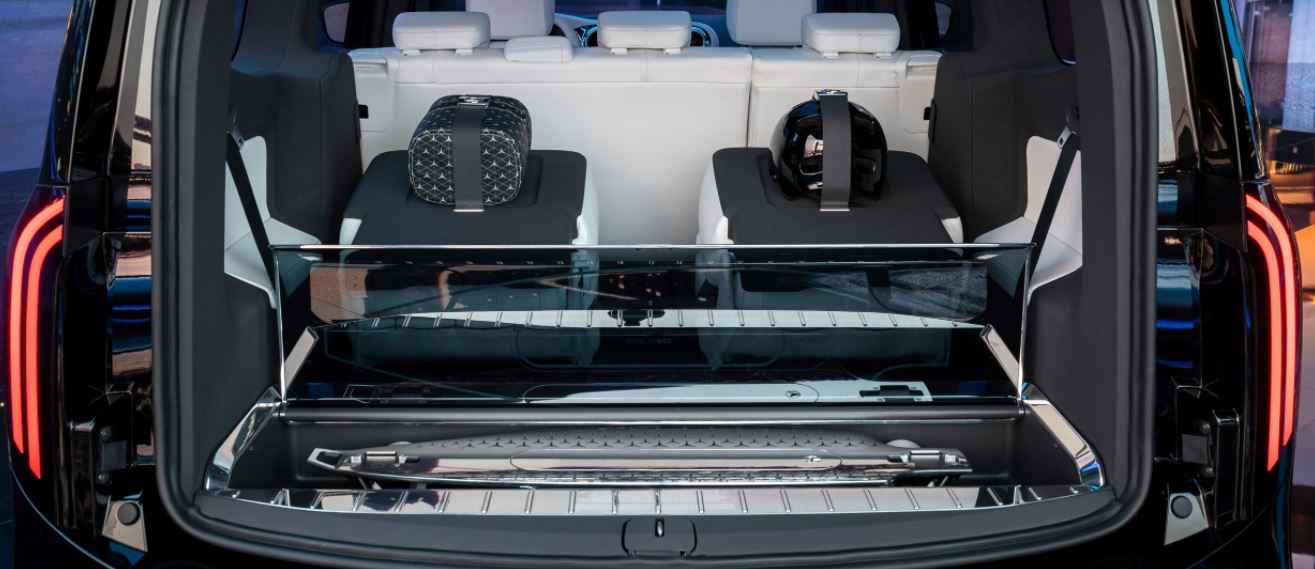 Mercedes-Benz Concept EQT cargo space