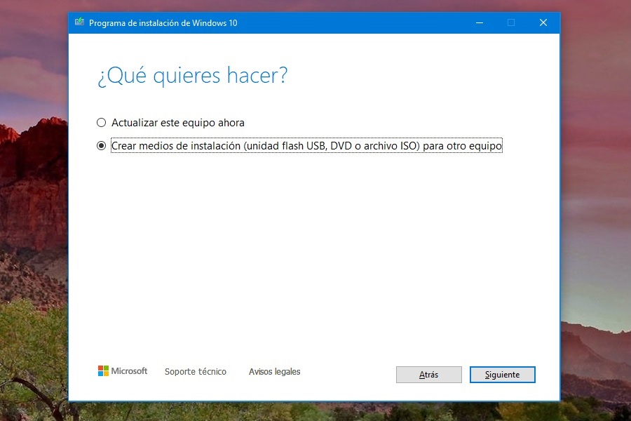 Pantalla para Crear medios de instalación para otra PC y descargar Windows 10 ISO