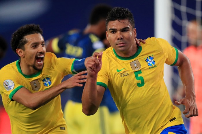 Casemiro de Brasil celebra un gol en la Copa América