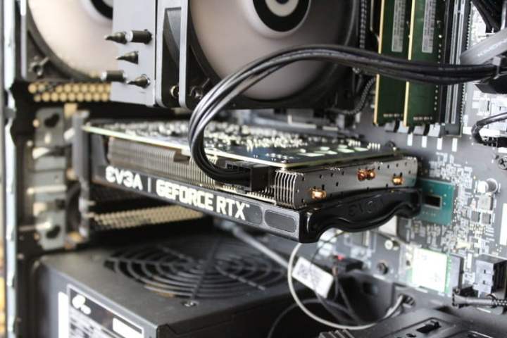 GPU Nvidia RTX serie 3000 ak interior de una computadora
