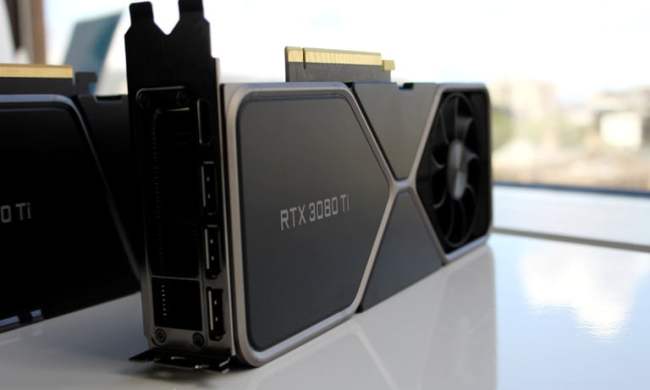 Nueva tarjeta Nvidia RTX 3080 Ti sobre un escritorio