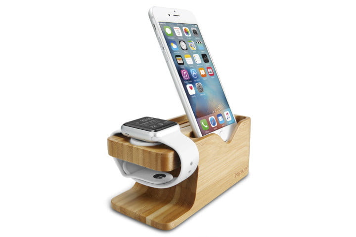 Spigen S370 Wooden Phone Stand, una de las mejores bases de carga para iPhone