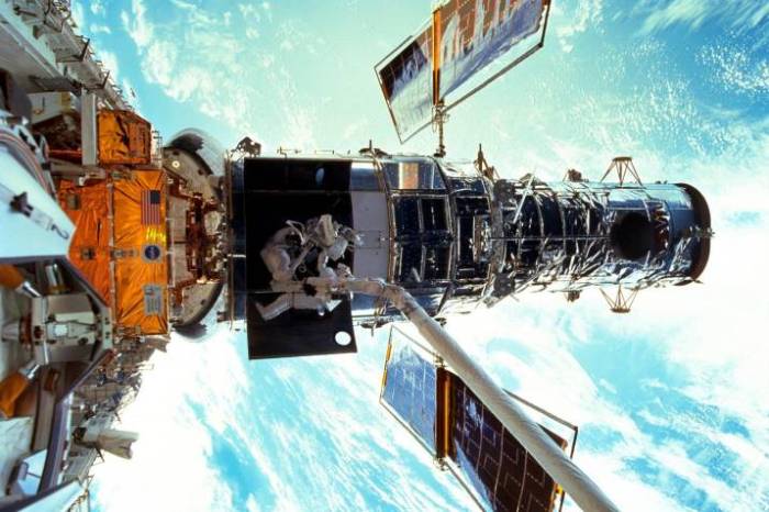 La arriesgada maniobra que intenta la NASA para reparar el Hubble