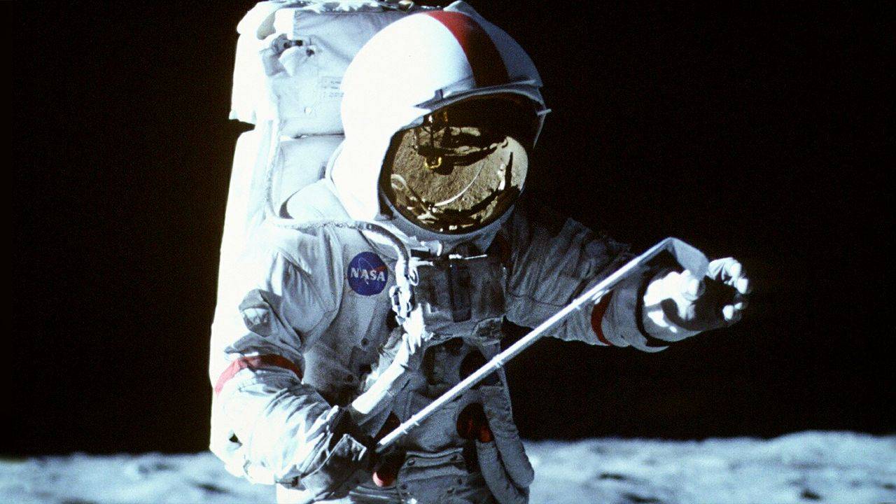 Serie documental From the Earth to the Moon (1998)