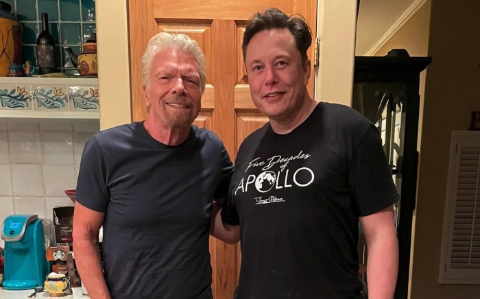 Elon Musk quiere ir al espacio en la nave de Richard Branson