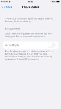 Imagen de la configuración de Focus Status en el modo Focus de iOS 15.