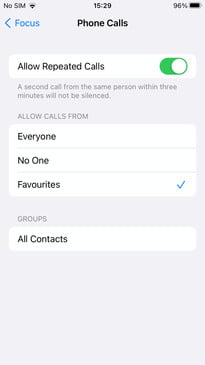 Imagen de la configuración de llamadas telefónicas en el modo Focus de iOS 15.