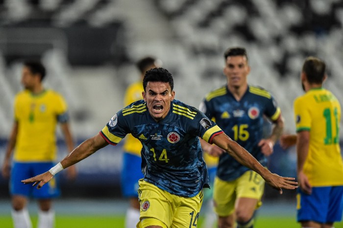 Luis Díaz celebra tras anotar el mejor gol de la Copa América ante Brasil