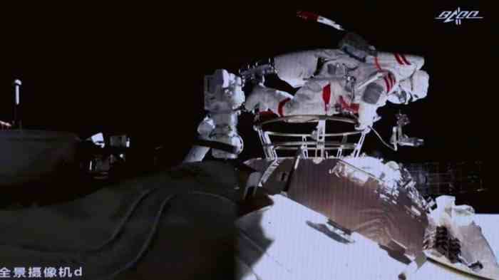 Caminata espacial de astronautas chinos