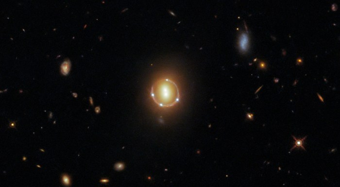 Hubble detecta un impresionante anillo de Einstein