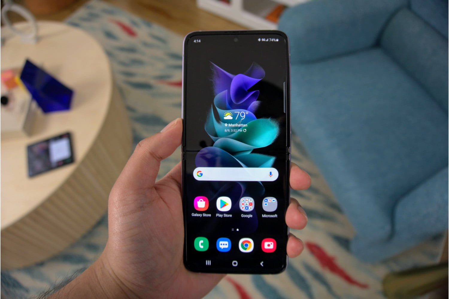 samsung galaxy z flip 3 vs 5g flip3 home screen 1500x1000