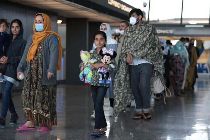 Airbnb ofrecerá alojamiento gratuito a miles de refugiados afganos