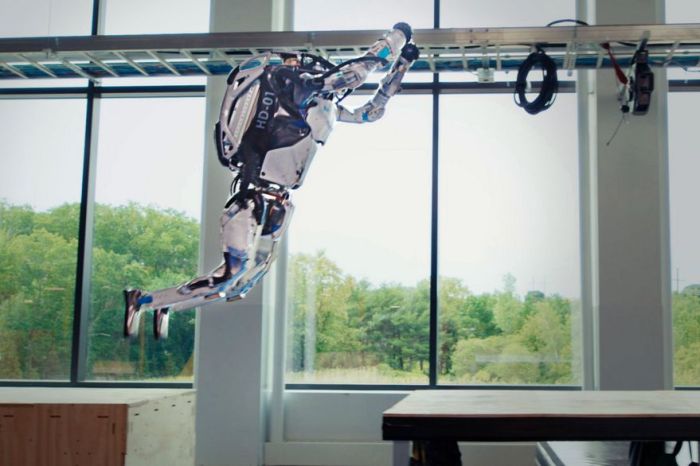 Los robots de Boston Dynamics realizan saltos al estilo parkour