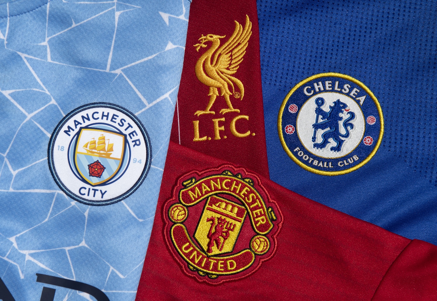 Los logos del Manchester City, Liverpool, Manchester United y Chelsea de la Premier League.