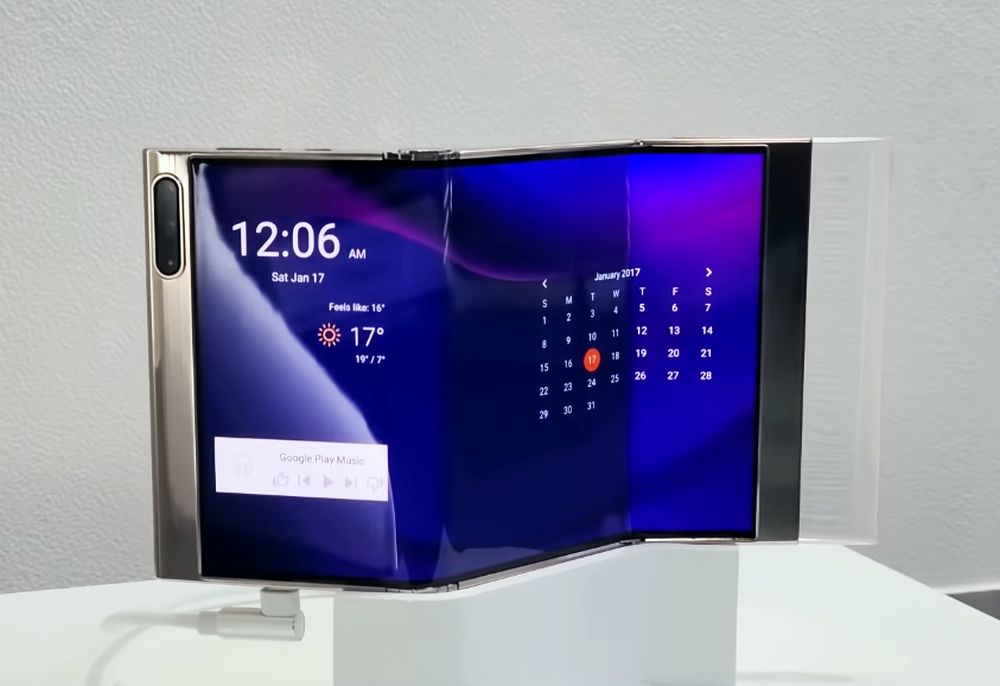 Samsung muestra varios prototipos con lo último en pantallas: un  tri-plegable, un móvil extensible y un portátil con la cámara bajo el  panel OLED
