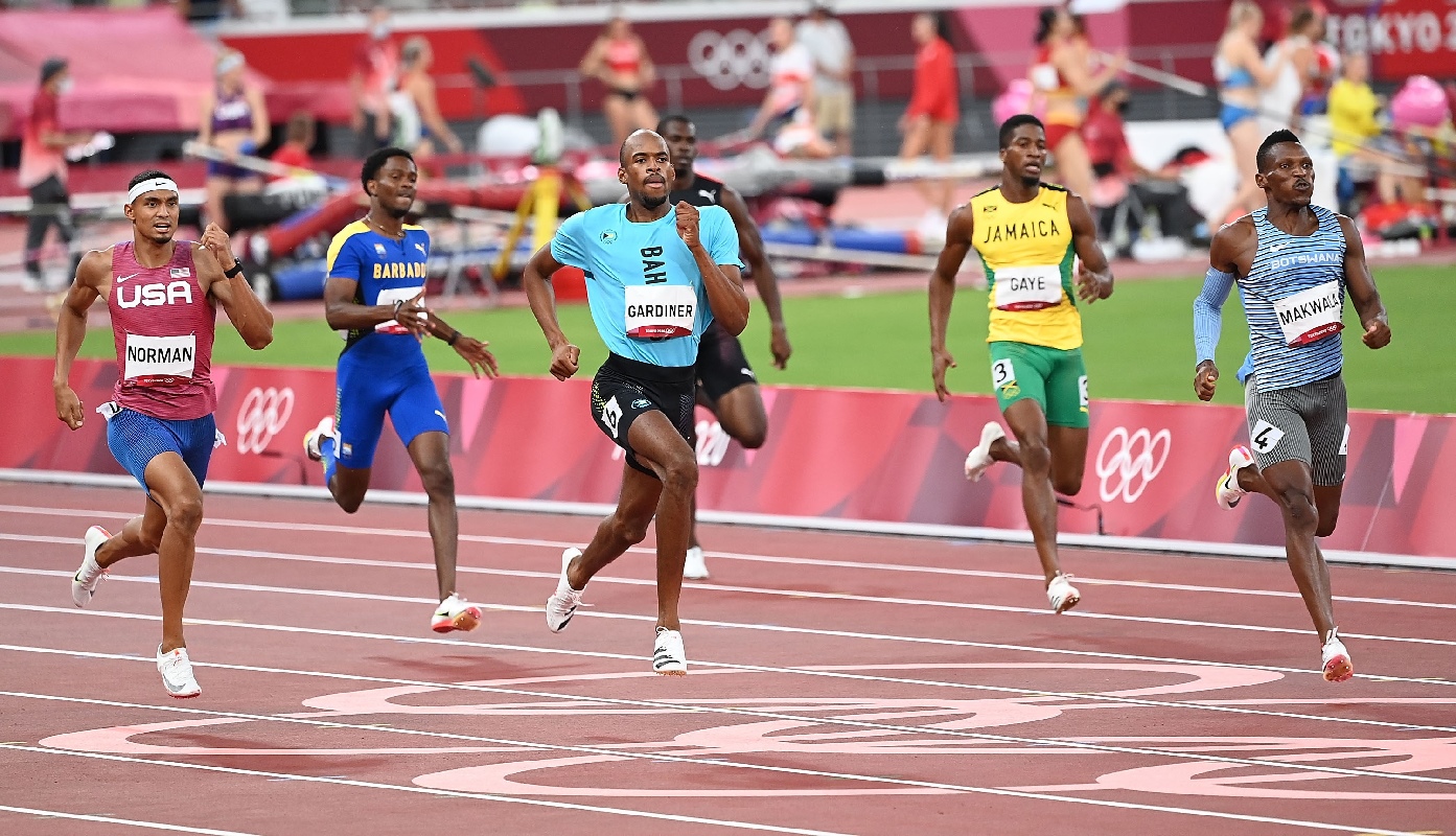 El atleta bahameño Steven Gardiner.