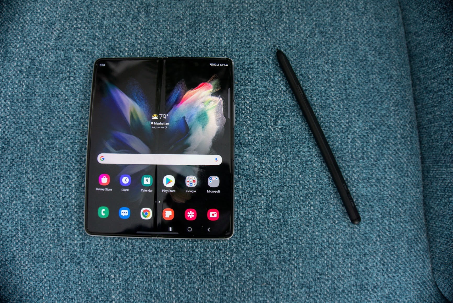 Samsung Galaxy Z Fold 3 con lápiz óptico.