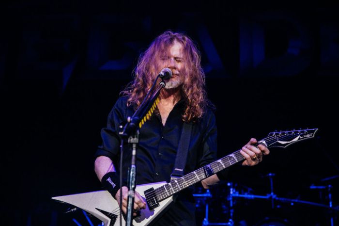 La imagen muestra a Dave Mustaine, líder de la banda de metal Megadeth.