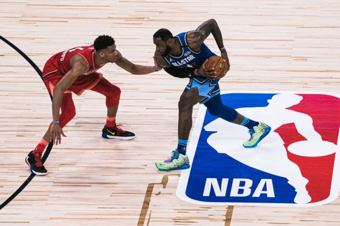 La imagen muestra un duelo de la NBA disputado en febrero de 2020 en Chicago.