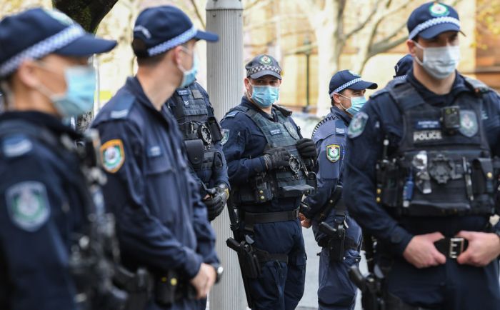 La imagen muestra a un grupo de policías de Australia