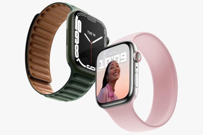 Apple Watch Series 7 con correas deportivas grises y rosas.