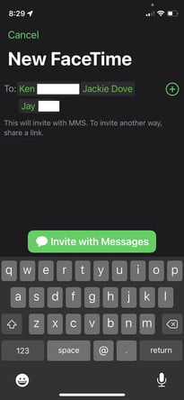 Pantalla de Face Time en un iPhone para hacer una llamada grupal 3