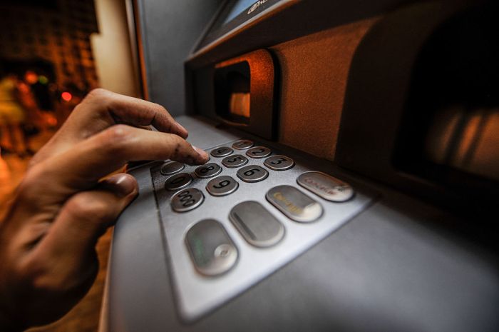 algoritmo adivina clave cajero automatico atm of bbva bank in larios street
