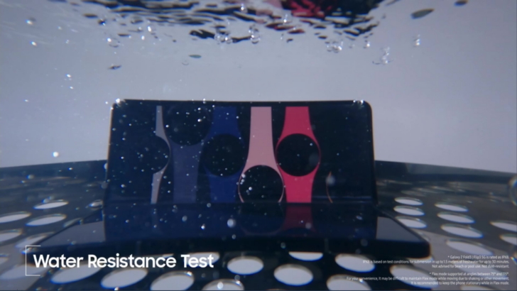 La imagen muestra parte de las pruebas de resistencia de los plegables de Samsung.