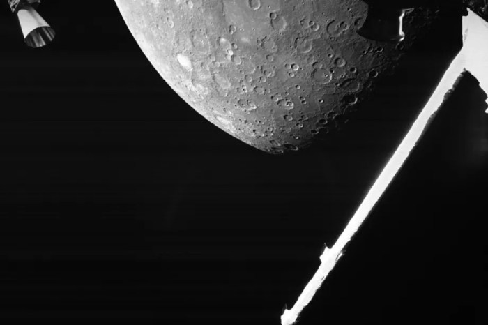 La imagen muestra la superficie de Mercurio.